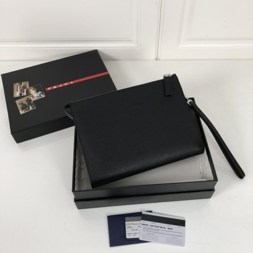 20200605_i1591334924_2468_1 Replica Prada Saffiano Pouch Silver - Image 3