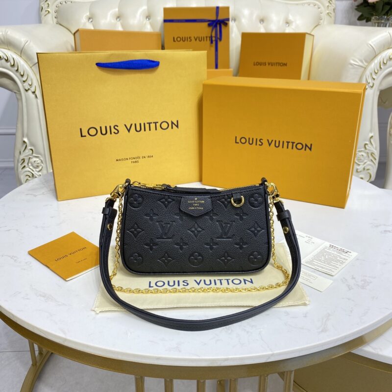 20220317_i1647516270_9341_0 Replica Louis Vuitton Easy Pouch Black