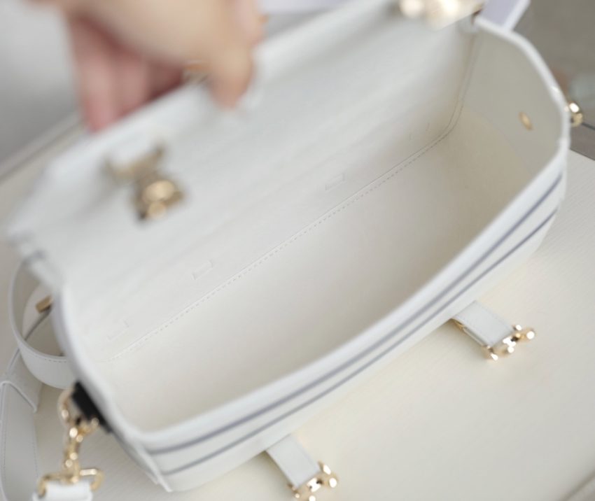 20220601_i1654071352_5105_5 Replica Dior Camp White - Image 6