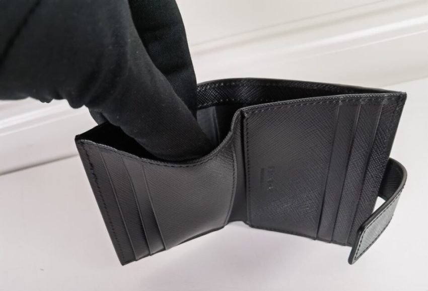 20220620_i1655658032_5275_5 Replica Prada Saffiano Two Fold Compact Wallet - Image 4