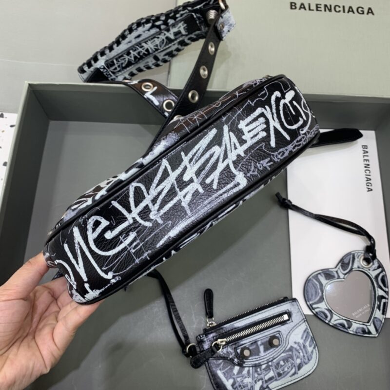 20220812_i1660277296_1241_3 Replica Balenciaga Le Cagole Graffiti Black - Image 2