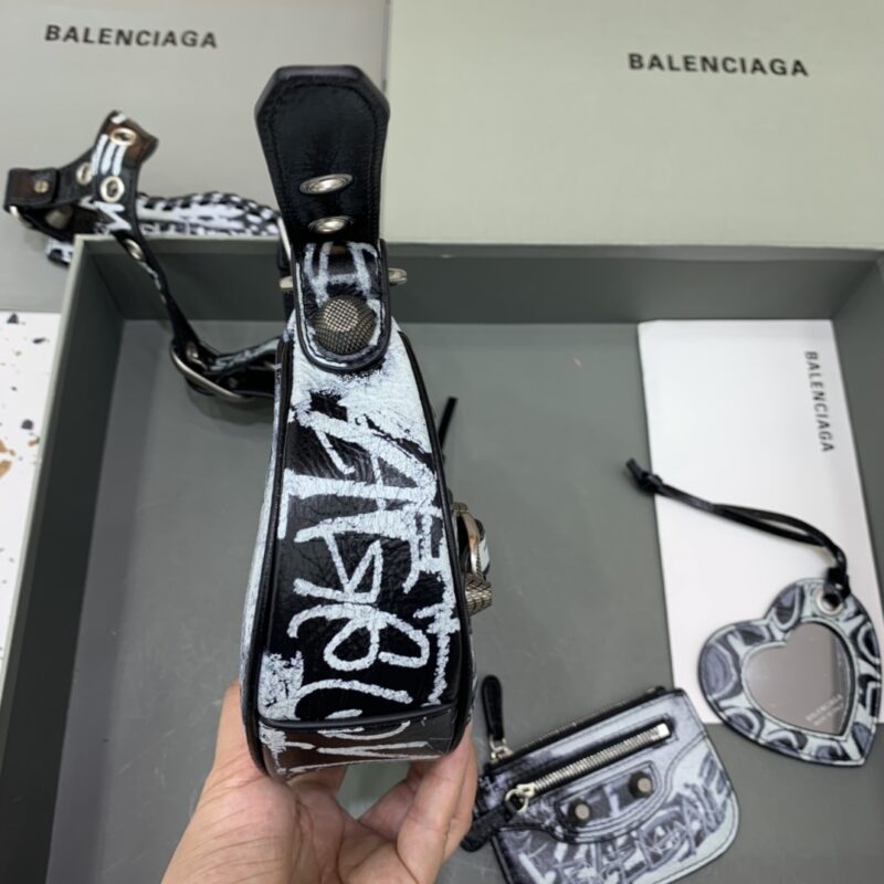 20220812_i1660277296_7521_2 Replica Balenciaga Le Cagole Graffiti Black - Image 7