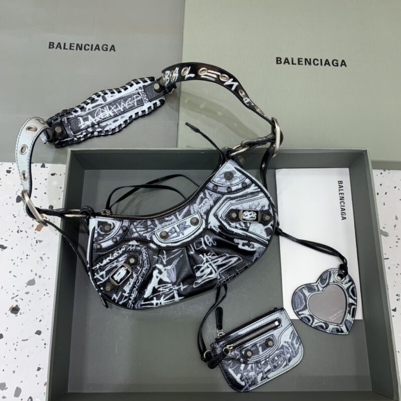 20220812_i1660277296_9193_0 Replica Balenciaga Le Cagole Graffiti Black