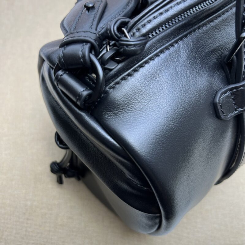 20230411_i1681197377_9817_5 Replica Gucci Luggage Bag Black - Image 9