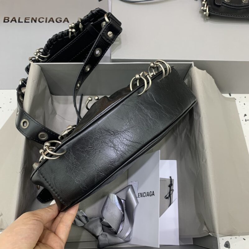 20230610_i1686366860_1910_3 Replica Balenciaga Le Cagole Black Silver - Image 3