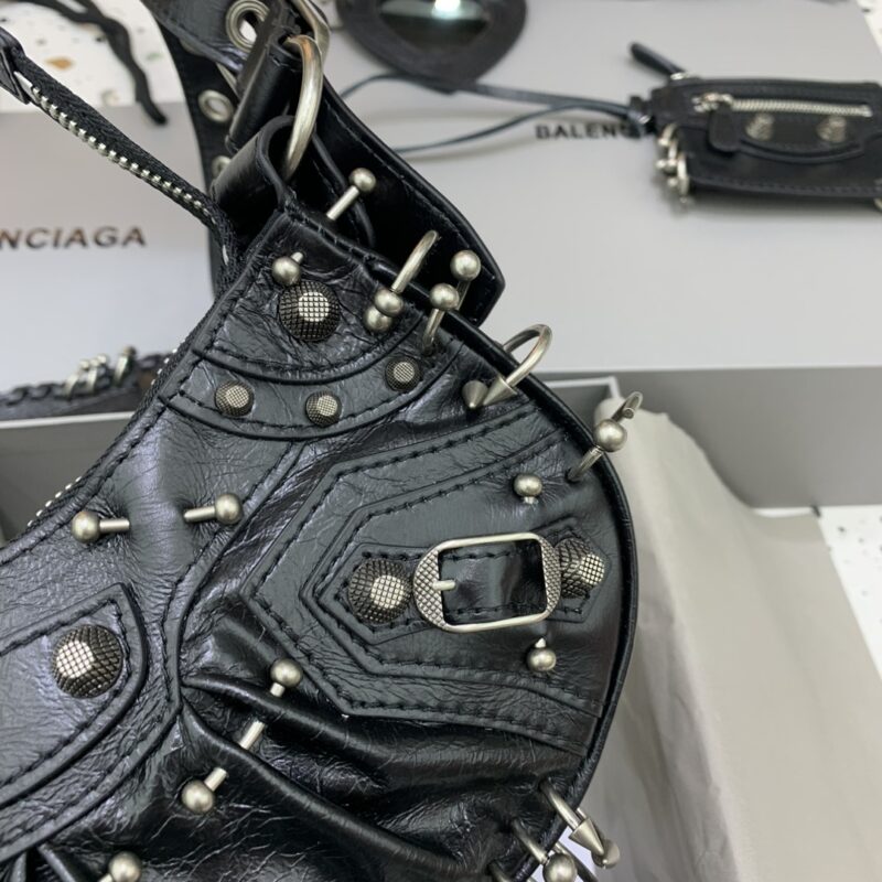 20230610_i1686366860_2750_4 Replica Balenciaga Le Cagole Black Silver - Image 4