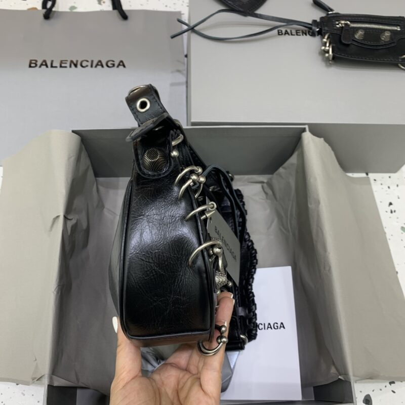 20230610_i1686366860_3394_2 Replica Balenciaga Le Cagole Black Silver - Image 5