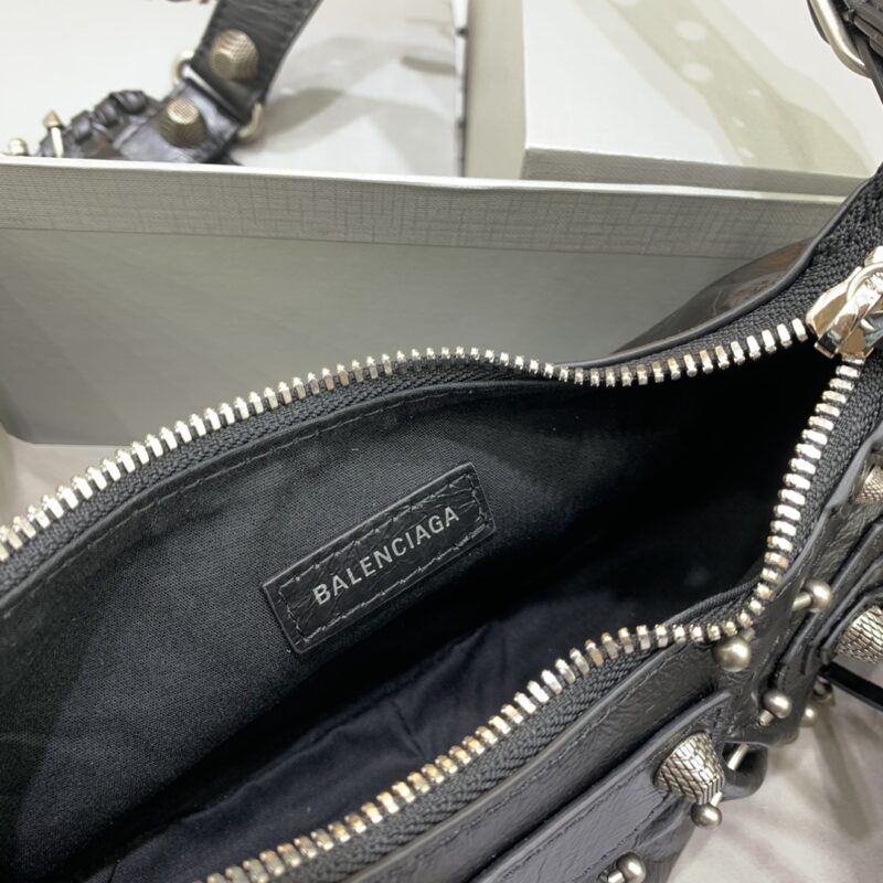 20230610_i1686366860_393_6 Replica Balenciaga Le Cagole Black Silver - Image 2
