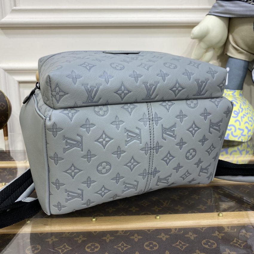 20230621_i1687348089_1363_3 Replica Louis Vuitton Discovery Backpack White - Image 3