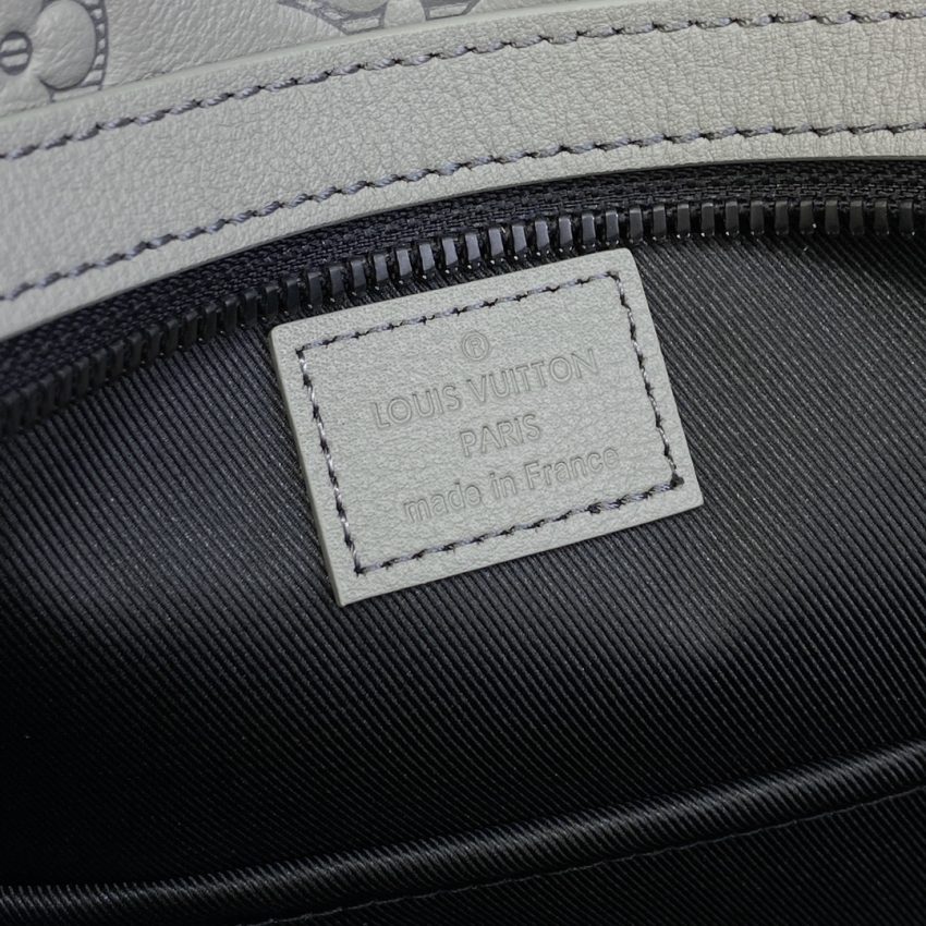 20230621_i1687348089_4056_7 Replica Louis Vuitton Discovery Backpack White - Image 5