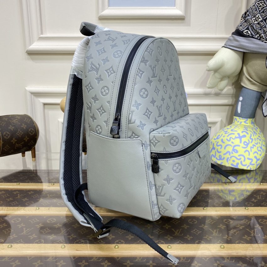 20230621_i1687348089_8695_1 Replica Louis Vuitton Discovery Backpack White - Image 7
