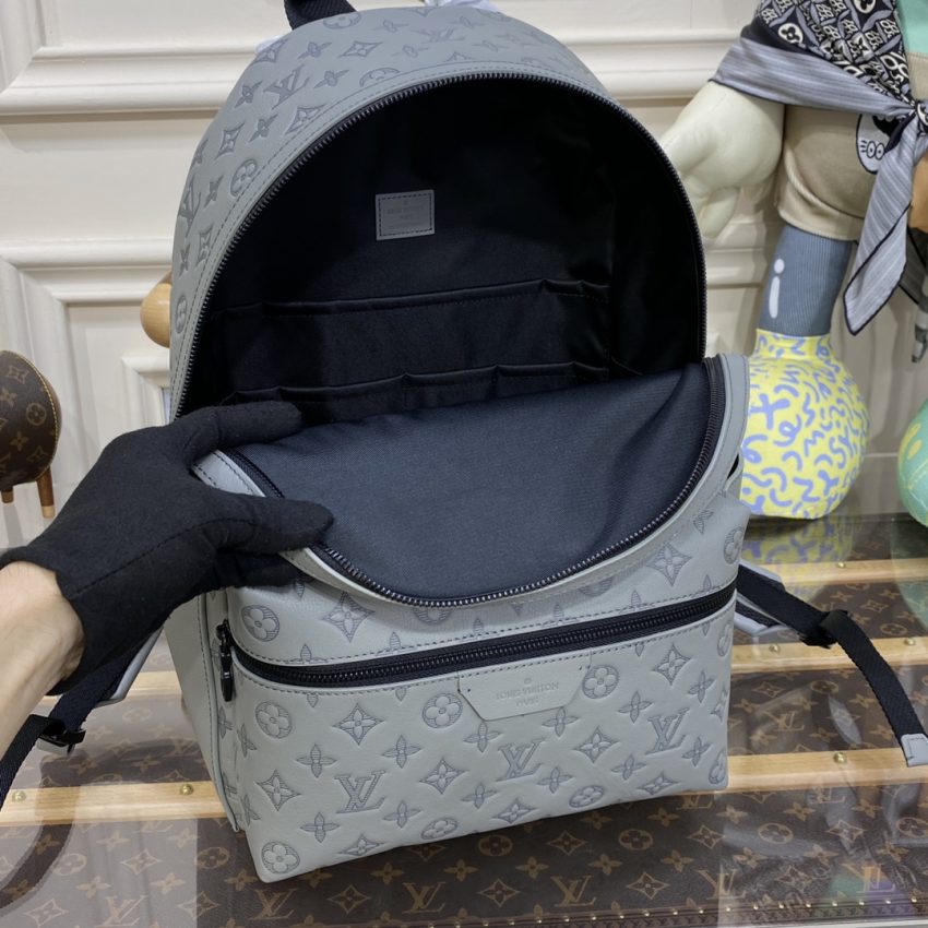 20230621_i1687348089_9723_8 Replica Louis Vuitton Discovery Backpack White - Image 8