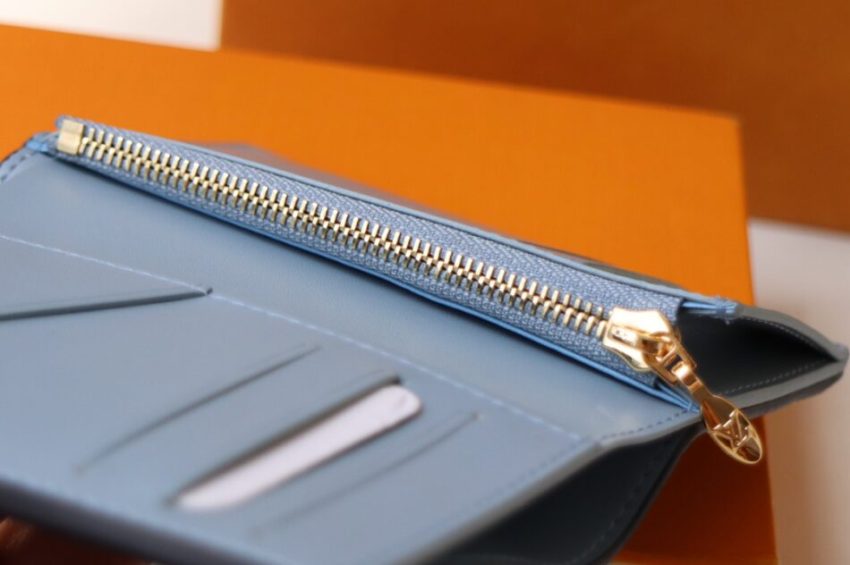 20230827_i1693109104_1942_5 Replica Louis Vuitton Vertical Compact Wallet Beige - Image 2