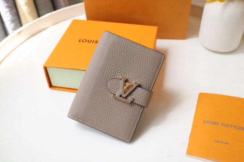 20230827_i1693109104_4061_1 Replica Louis Vuitton Vertical Compact Wallet Beige