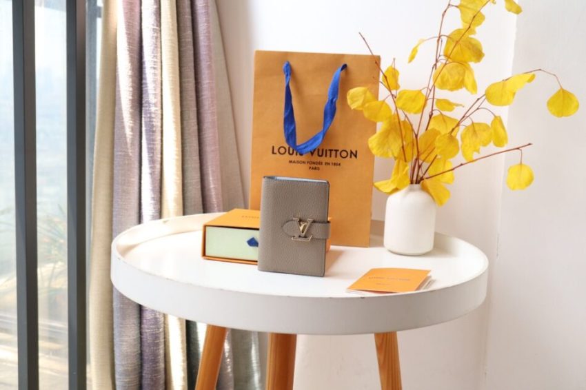 20230827_i1693109104_5415_0 Replica Louis Vuitton Vertical Compact Wallet Beige - Image 4