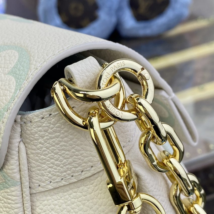20231217_i1702818376_2549_6 Replica Louis Vuitton Favorite White - Image 5