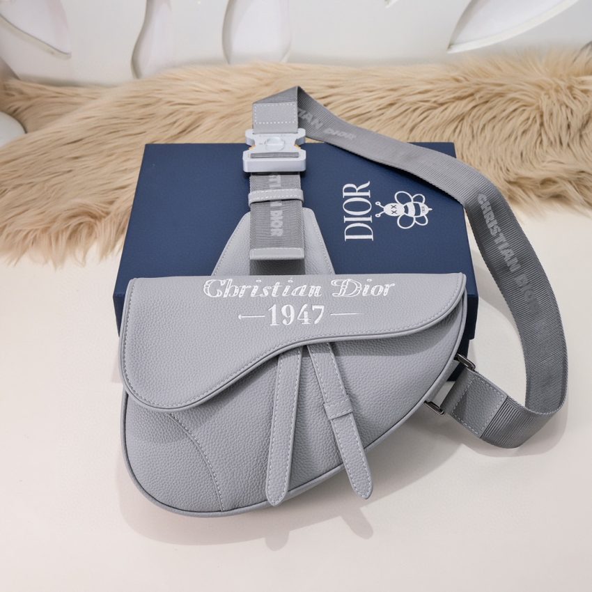 img_a189b943_20231220_i1703080578_9693_0 Replica Dior Saddle 1947 Bag